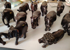 Handgeschnitzte Holzfiguren