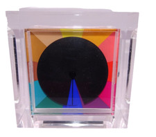 Europa Uhr Chromachron Tian Harlan Design Tischuhr im Acryl Block m. Wecker