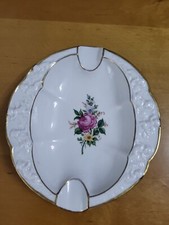 Wunderschöne  Aschenbecher GDR  PG porzellan  mit Gold Rand. 