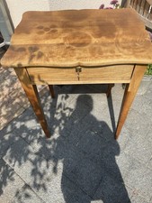 Alter Holztisch Beistelltisch mit Schublade Besondere Form der Platte