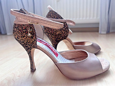 Tangolera, Model Glitter