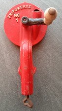 Alter antiker Bohnenschneider Fripuwerke No. 1 Gusseisen rot