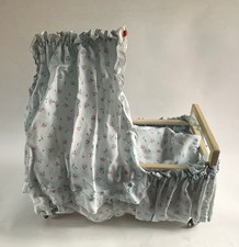 Puppenbett aus Holz mit Himmel, Matratze, Kissen und Decke 60er Jahre