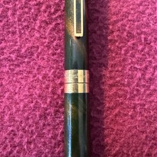 Dupont Kugelschreiber China Lacquer Grün mit Goldstaub Vintage