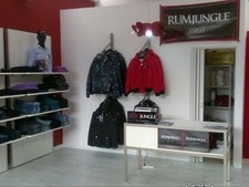 KOMPLETTE LADENEINRICHTUNG