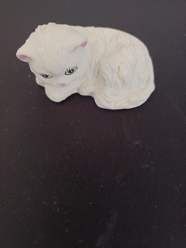 Tonkatze liegend weiß - 8,