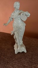 KPM Berlin Weißporzellan Figur 20 cm, Frau mit Tamburin, 3 Finger abgebrochen