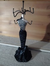 Schmuckpuppe, Kettenhalter