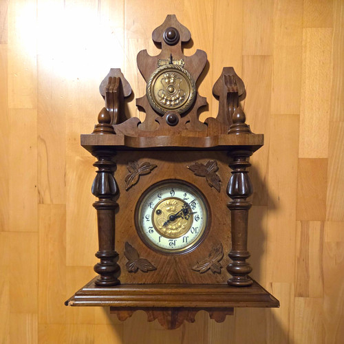 Antike wanduhr aus holz - wanduhr,