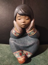 Lladro Figur Eskimo Mädchen sitzend, Nr. 315, 17 cm hoch, neuwertig