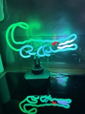 Lacoste Neon Röhre Werbung Krokodil Beleuchtung