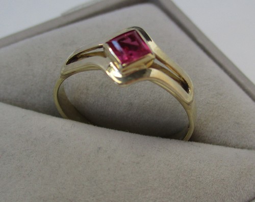 Eleganter 333er gold - ring, mit