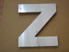 Buchstabe Z, Metall, poliert auf Acryl,