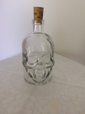 Dekorative Totenkopf Flasche mit Korken in sehr gutem Zustand
