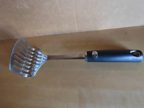Kartoffelstampfer abgewinkelt