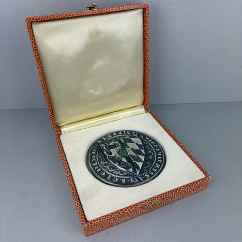 Massive medaille mit - massive,
