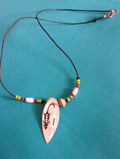 Modeschmuck : Halskette/Kette mit Perlen & Anhänger Eidechse