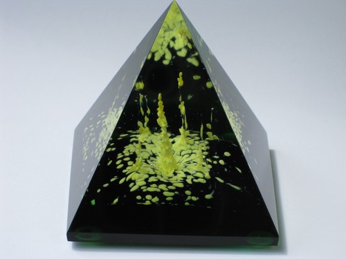 Pyramide aus glas - pyramide,