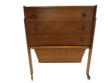 50-60er? Nähkästchen auf Rollen Nähwagen Nähtisch Holz