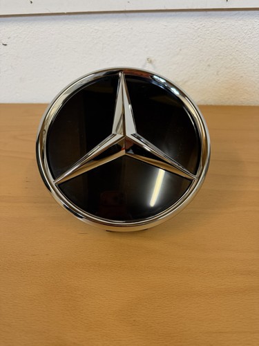 Mercedes benz stern emblem - mercedes-benz,
