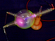 Historische Ionenröhre Schulversuche tube Crookes Geissler Holzfuß Lutz Neumann