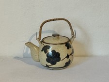 Japanische Teekanne mit Henkel
