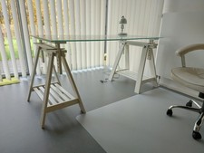 Schreibtisch, höhenverstellbar mit schöner Glasplatte, guter Zustand