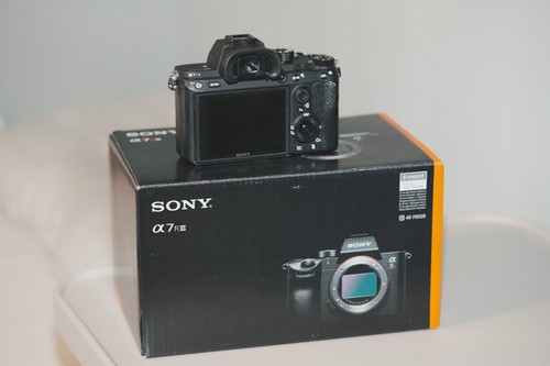 Sony alpha a7r iii - sony,