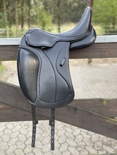 Euroriding Dressursattel Amethyst Schwarz 17 Zoll