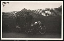 Fotografie Motorrad, Rennmotorrad mit Startnummer 113 