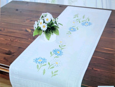 STICK-TISCHLÄUFER MIT GARN -