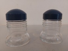 Salz & Pfefferstreuer Glas blauer Deckel 5 cm Ø und ca. 6 cm hoch schöne Form