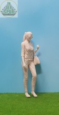 Modellbahnfigur Anna Reisende