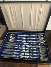 Drache Besteck mit Porzellan