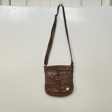 Leder Buck Crossbody Womens