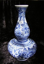 GROSSE DELFT  Vase,HANDBEMALT