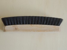 1 Kleiderbürste mit schwarzen
