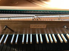 cembalo "AMMER" gebraucht. Ca. 170 x 100 cm. Nicht alle Saitenzupfer sind OK.