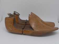 alte Schuhspanner aus Holz mit