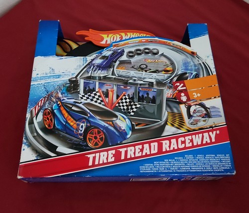 Hot wheels bahn mit auto - bahn,