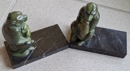 Buchstützen bronzeskulptur - buchstützen,,