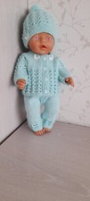 Handgestrickte Puppenkleidung