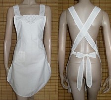 WEISSE LATZSCHÜRZE -