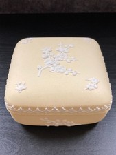 Wedgwood England Deckeldose