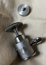 LEITZ Kugelkopf mit 3/8"-Stativ-Anschluß und 3/8"-1/4" Kamera-Adapter