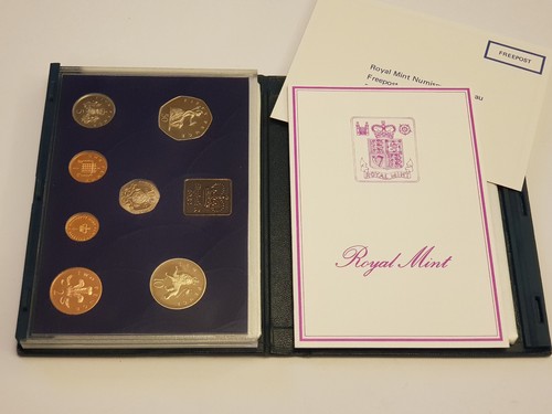 Royal mint 1982 united - 1982, kingdom