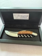 laguiole en Aubrac sommelier. Wacholder.