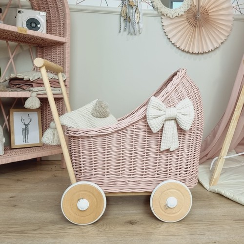 Puppenwagen aus korbgeflecht - puppenwagen,