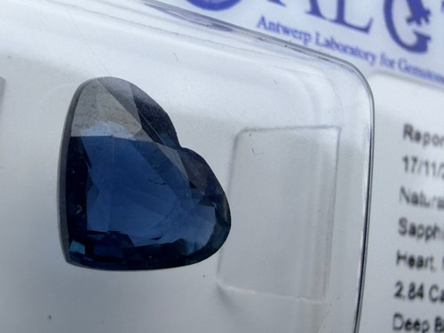 Deep blue sapphire 84 carat - deep,