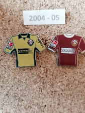 2 PINS  SG DYNAMO DRESDEN  TRIKOT
